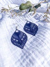 Load image into Gallery viewer, Charcoal Leaf Earrings